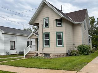 528 NW Barstow St, Waukesha, WI 53188