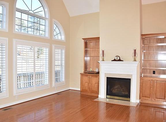 4th image of 9446 Charter Lake Dr