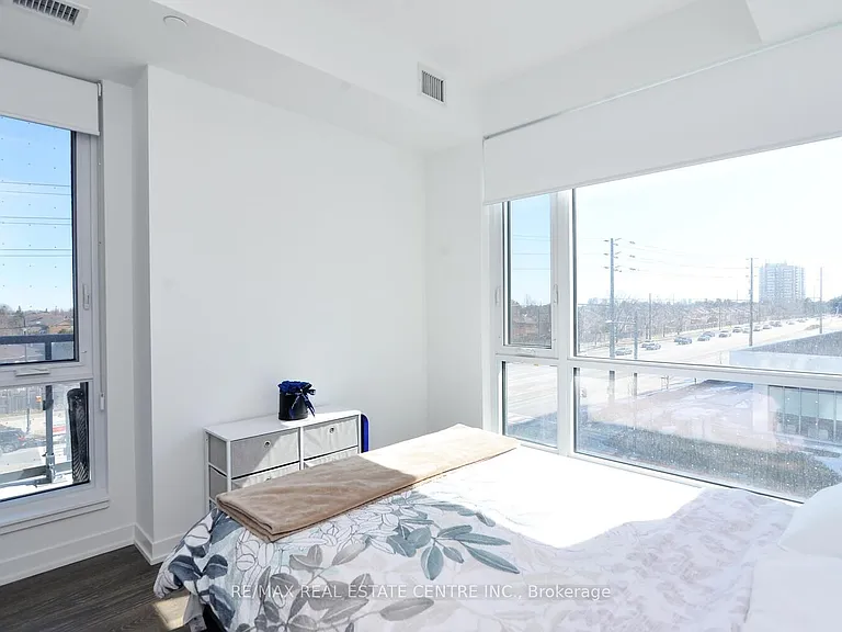 7950 Bathurst St #416 — Photo 35