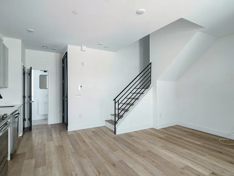 930 N 2nd St #3 — Photo 2