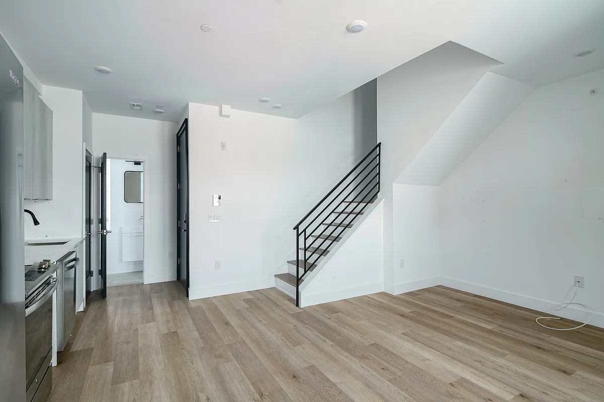 Building Photo - 930 N 2nd St #3