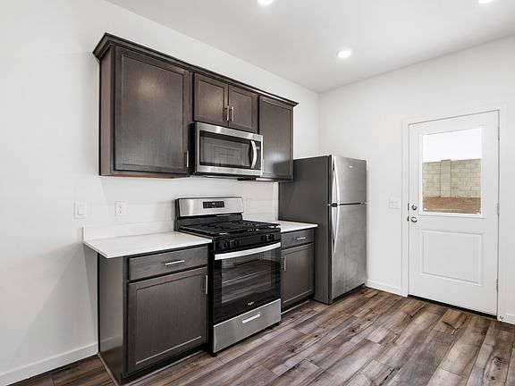 The kitchen comes with a full suite of stainless steel appliances!