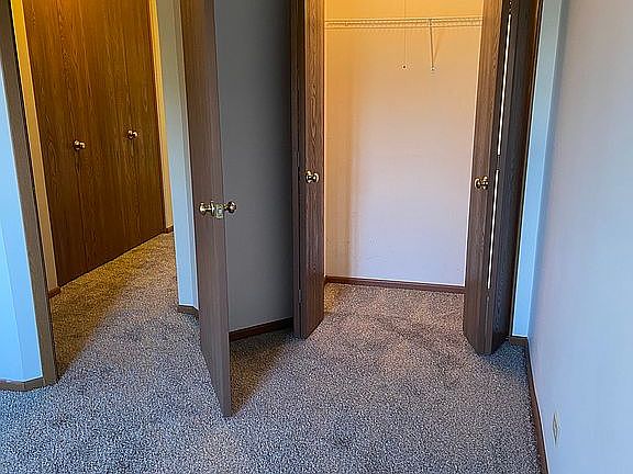 5th image of 222 Oak Knoll Ln