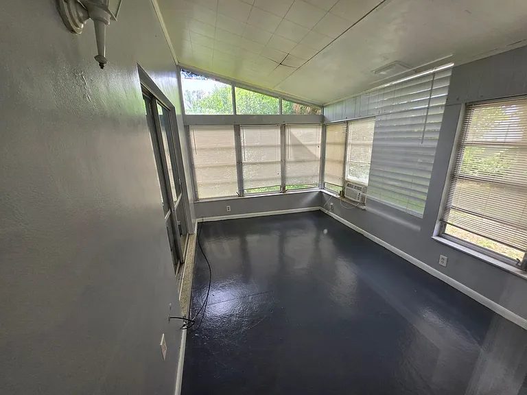 1282 Whitewood Dr — Photo 10