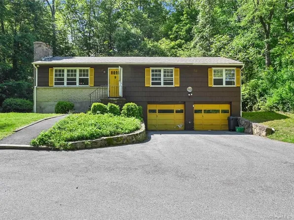 24 Appleblossom Lane, Newtown, CT 06470