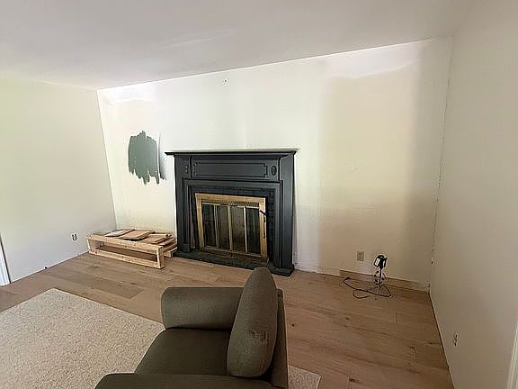 4th image of 1606 Woodfield Dr