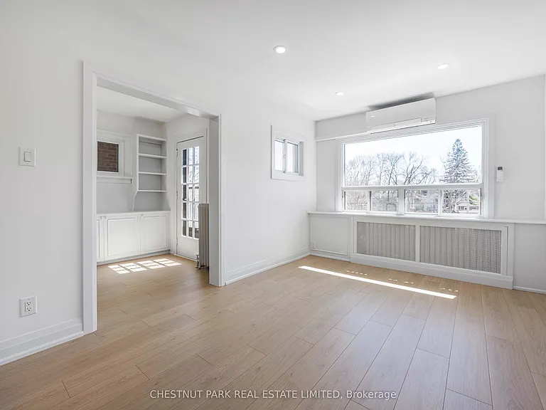 54 McNairn Ave #UPPER — Photo 10