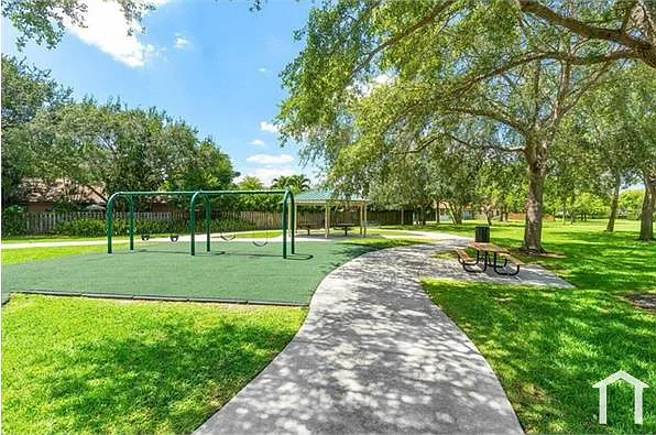 1367 Riverside Cir #1 — Photo 29