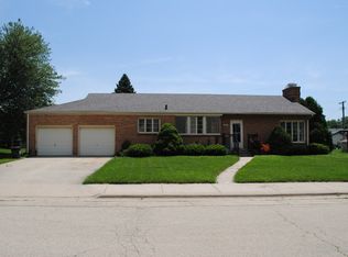 605 W 16th St, Sterling, IL 61081