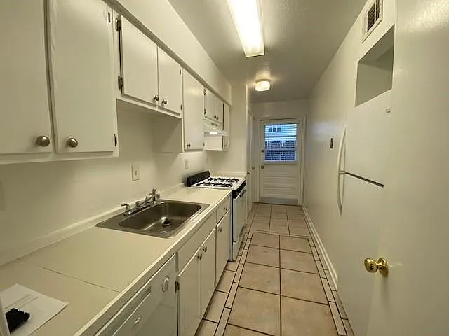 1818 Prytania St #104 — Photo 7