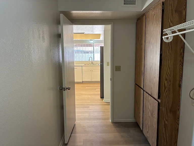 3672 W Oakland St — Photo 37