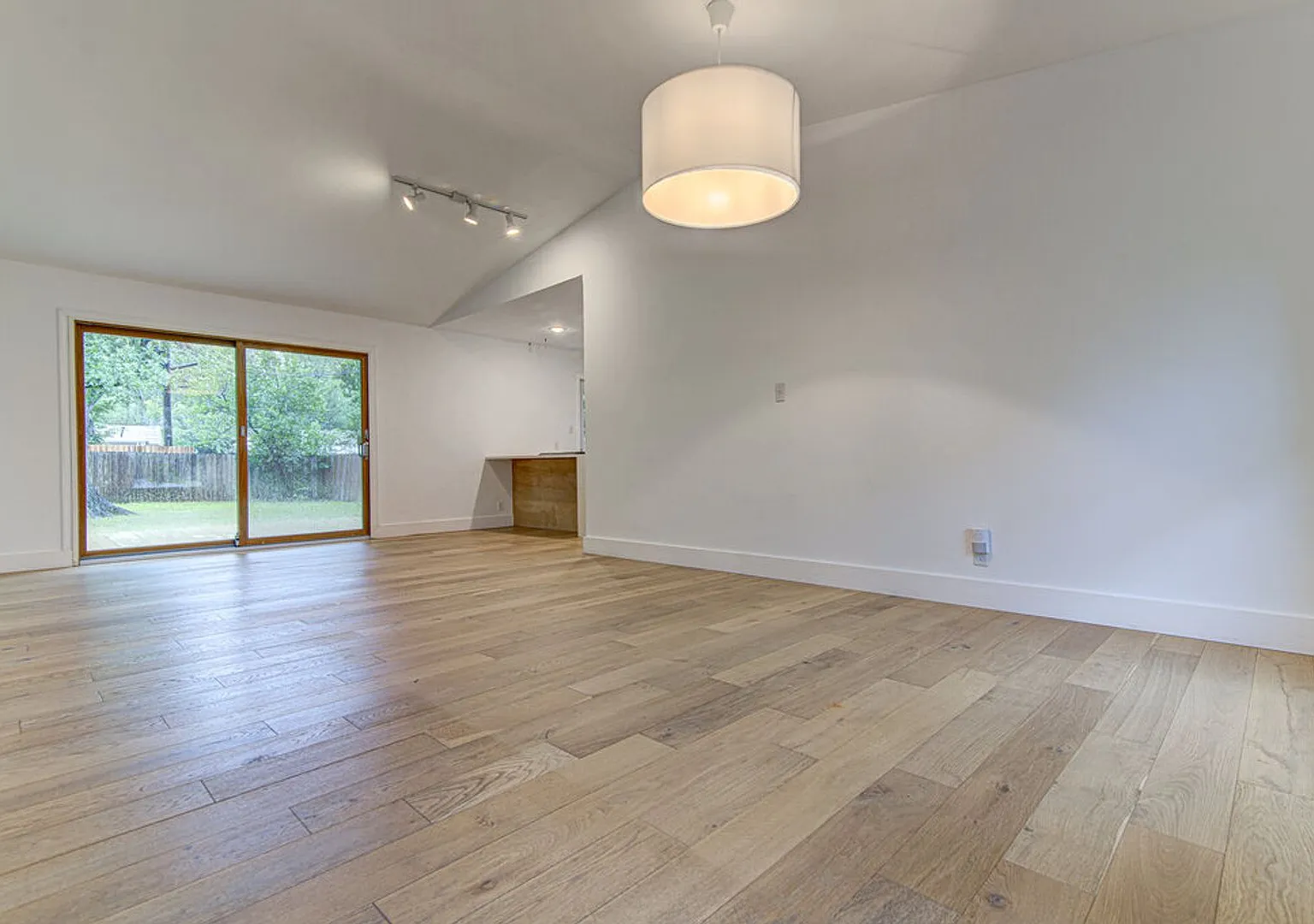 **Two Weeks Free Rent Remodeled 3 Bedroom Home With One Car Garage And Detached Adu — Photo 4