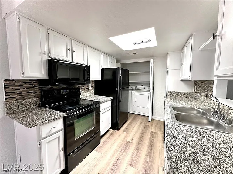 2112 Venus Ave #A — Photo 2