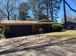 8 Broadmoor Dr, Conway, AR 72034