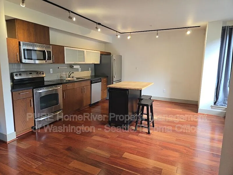 Studio, 1.0 bath, 417 sqft, $2,100 — Photo 2