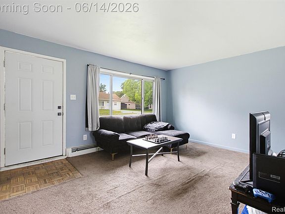 3rd image of 26295 Kathy St