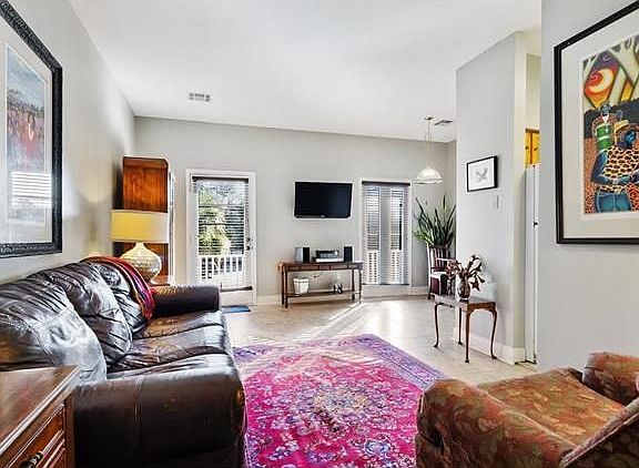 4th image of 822 Touro St APT 7