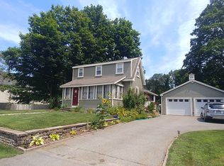 12 W Main St, Newton, NH 03858