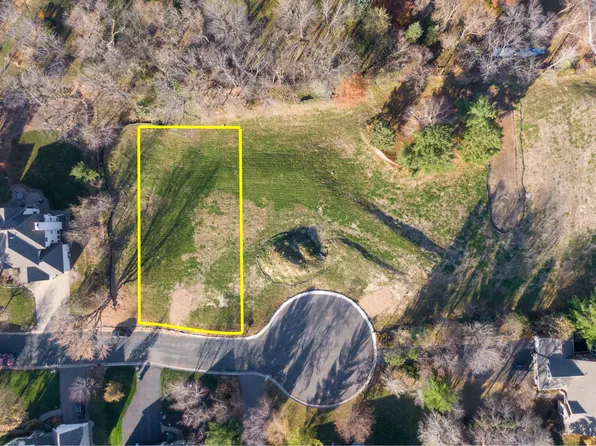 3981 White Oak Ln, Excelsior, MN 55331