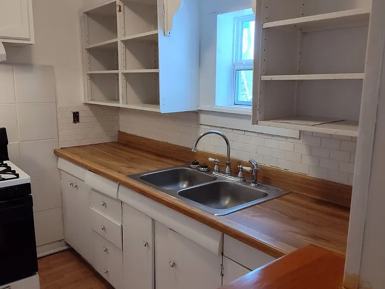 155 Elaine Rd #B — Photo 5