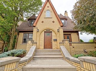 7565 W Morrow Cir, Dearborn, MI 48126