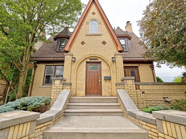 7565 W Morrow Cir, Dearborn, MI 48126