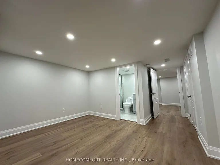 211 Osler St #LOWER — Photo 11