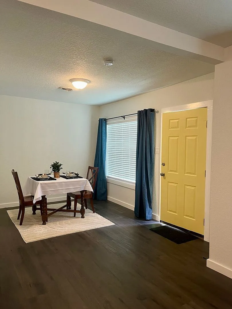 For Lease!! Very Nice Home In Town — Photo 3