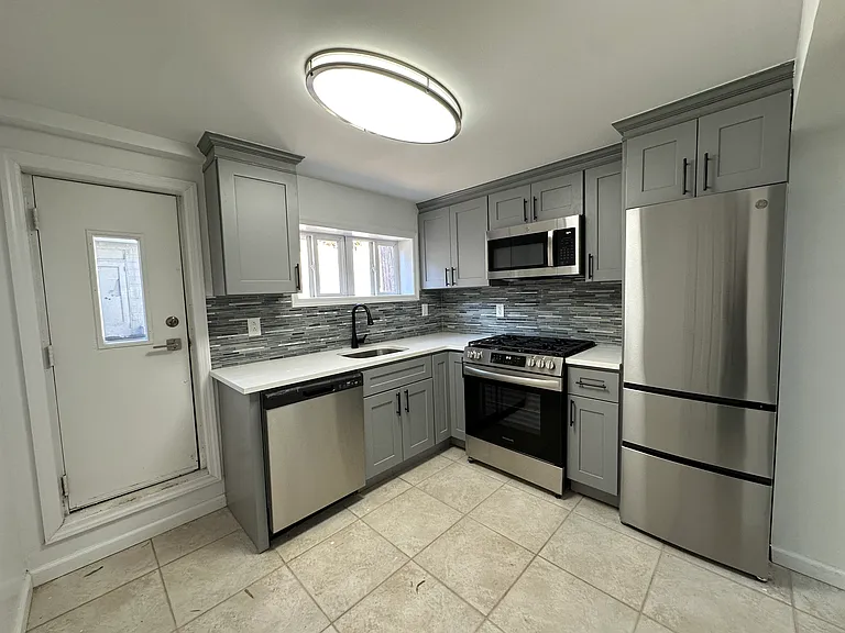 101 Pioneer St #1 — Photo 2