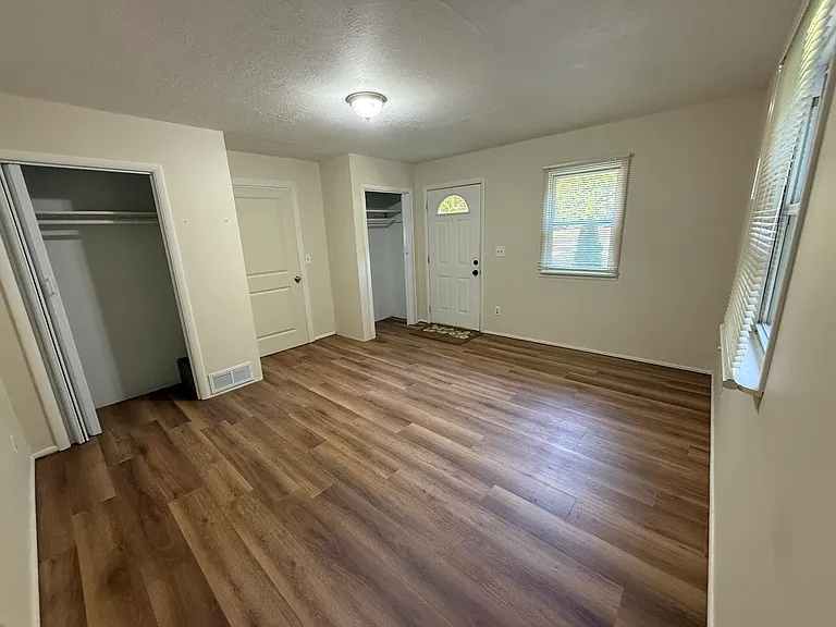 7936 Mayfield Rd — Photo 2