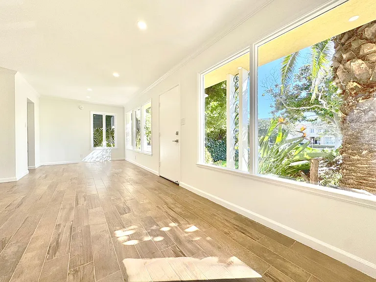 435 San Vicente Blvd — Photo 3