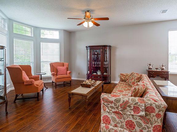3rd image of 7912 Whispering Woods Ln
