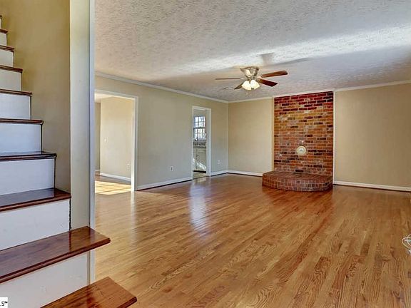 3rd image of 36 Riverwood Cir