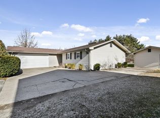 648 S Bradfordton Rd, Springfield, IL 62711