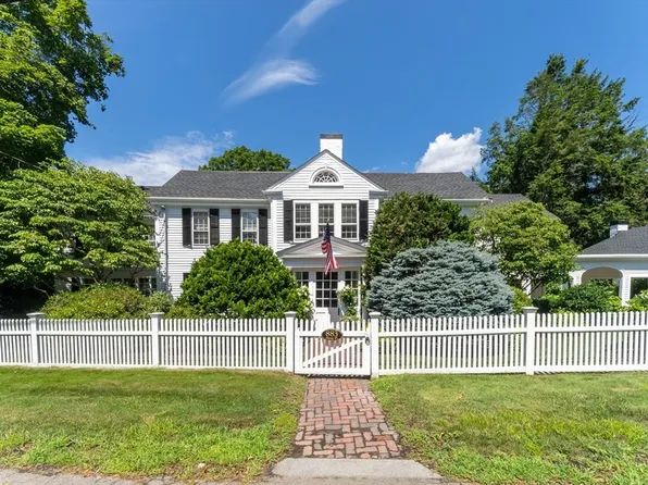 883 High St, Dedham, MA 02026