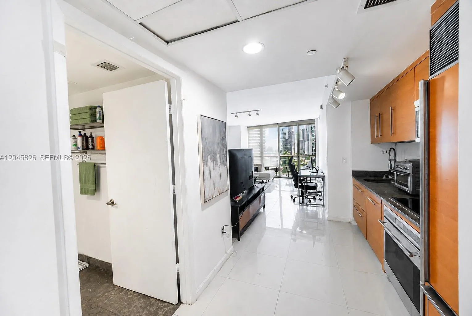 Iconbrickell Condo No 1 — Photo 4