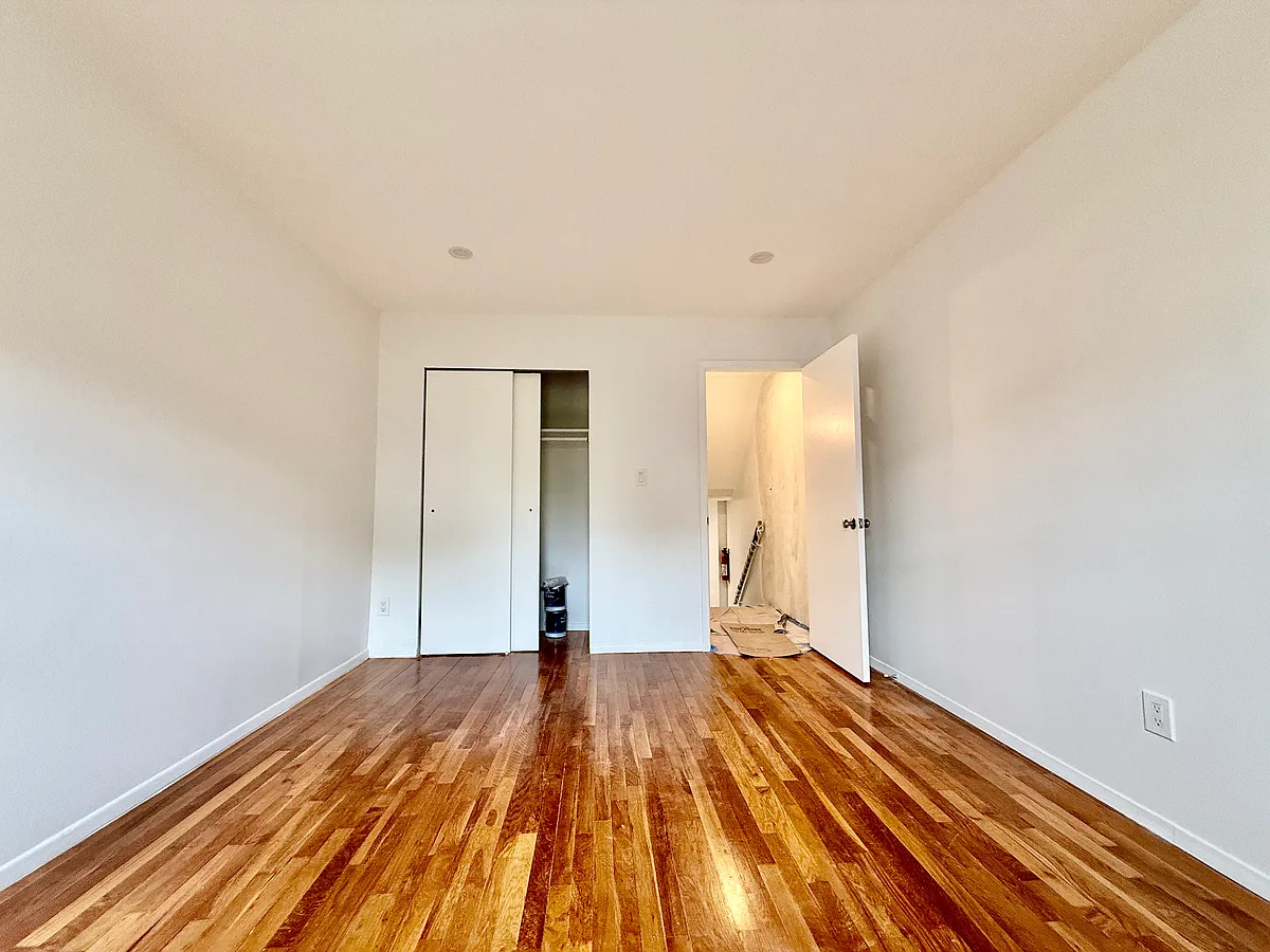 Building Photo - 150 E 32nd St #2