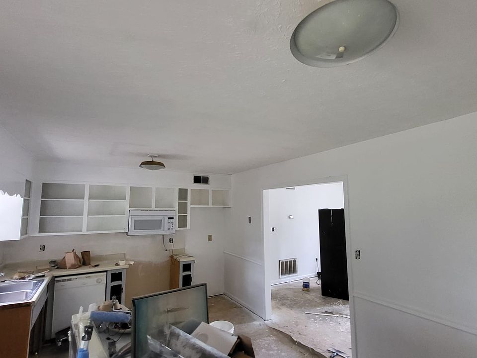 2nd image of 120 Barrington Pl APT 2