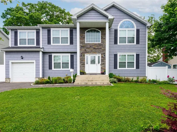 336 N 4th Street, Lindenhurst, NY 11757