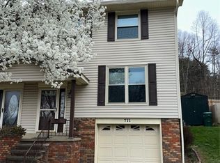 711 Woodland Dr, Nitro, WV 25143