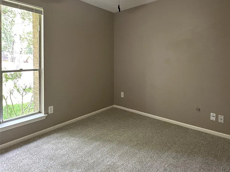 26403 Hunters Hollow Dr — Photo 20