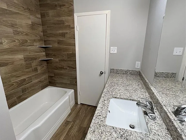 10503 Homestead Rd — Photo 16