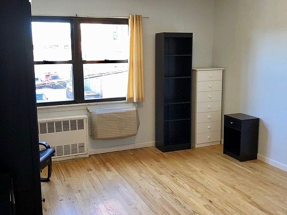 4th image of 3148 37th St