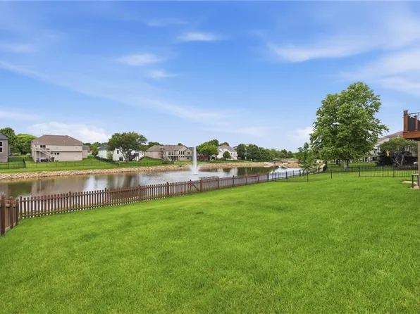 2808 SW Arthur Dr, Lees Summit, MO 64082
