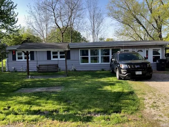 409 E Oak St, Brownstown, IL 62418