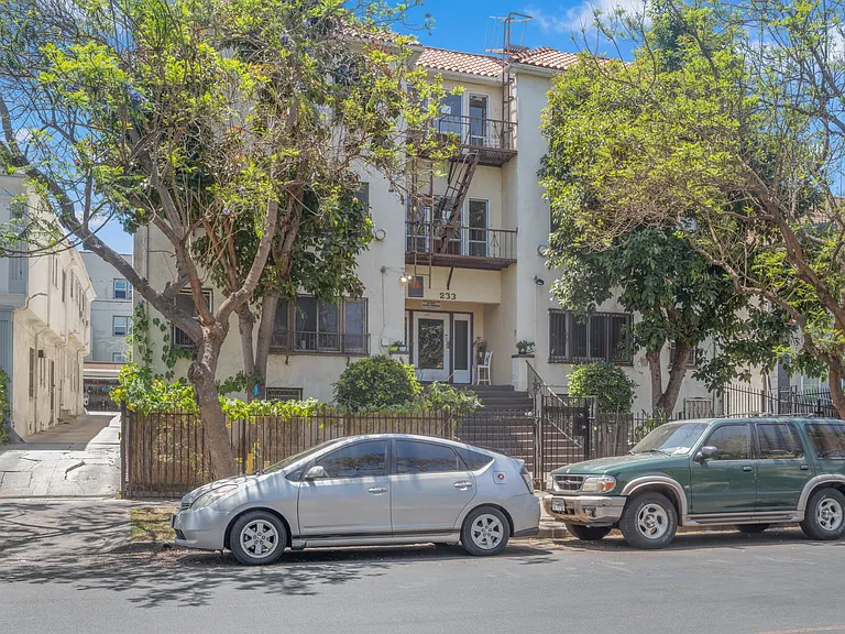 233 S Kenmore Ave — Photo 11