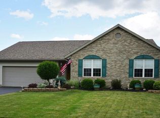 927 Country Creek Dr, Findlay, OH 45840