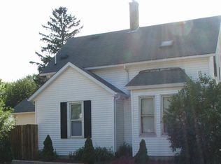 419 W South St, Oconomowoc, WI 53066