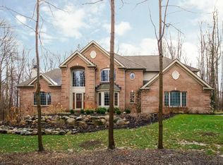 11735 Lancaster Dr, Chagrin Falls, OH