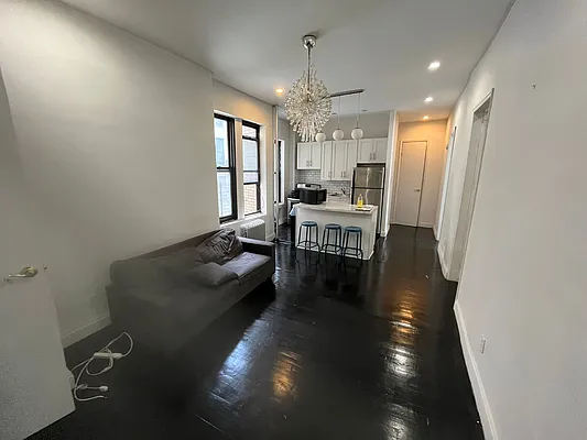 Rented by Gugenheim Realty LLC | media 8